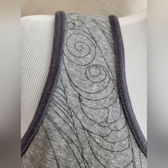 FILA SPORT Women’s Athletic Tank Top Gray Floral Spiral Yoga Stretch Size Medium - Picture 7 of 11
